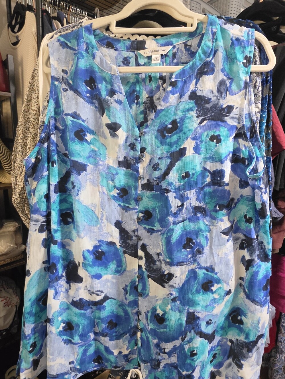 CROFT & BARROW Sleeveless Blue and Turquoise Crepe Floral Henley Top